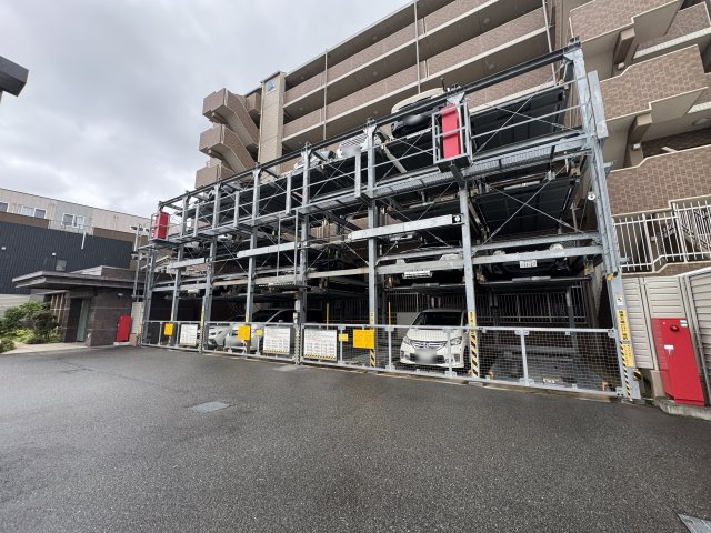 アルファステイツ明石太寺の駐車場