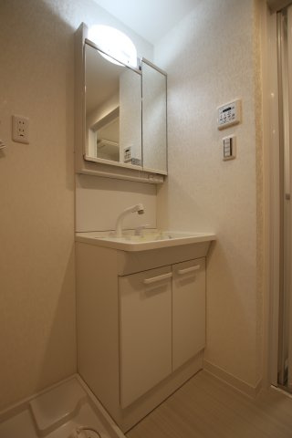 ライオンズマンション日暮里の独立洗面台