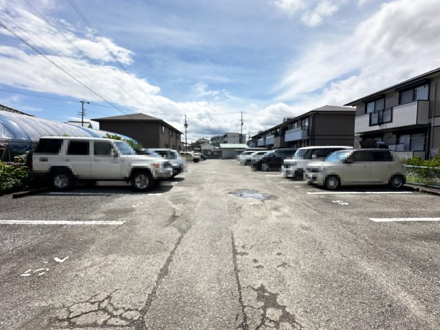 フローラル薊野Ⅵの駐車場