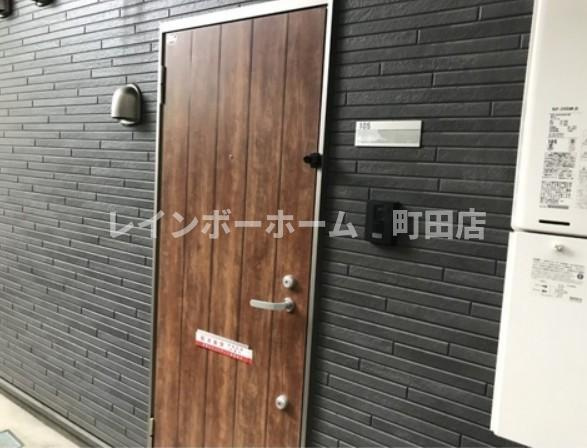 ヴィルナタル※初期費用分割あと払いサービス利用可能物件の玄関