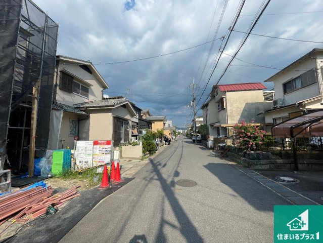 宇治市伊勢田町浮面　第1期　新築一戸建ての前面道路含む現地写真|周辺は落ち着いた街並みの住宅地！子育てがしやすい住環境です！気になることがありましたら、お気軽にお問い合わせください！
