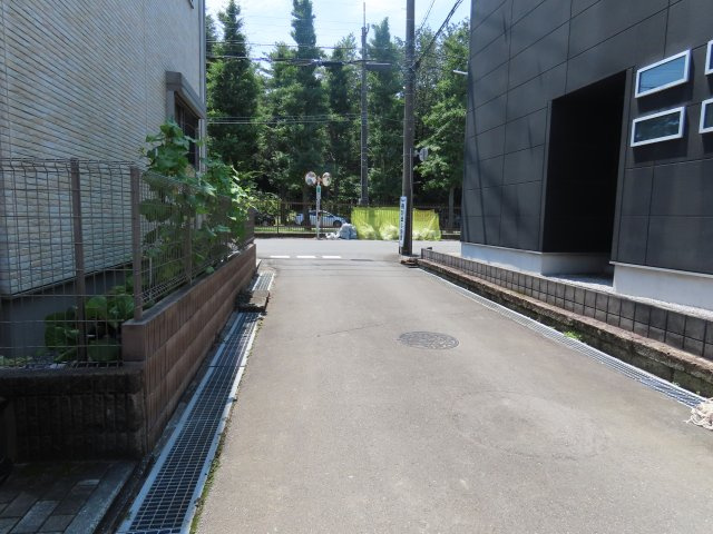 川越市天沼新田新築戸建の前面道路含む現地写真