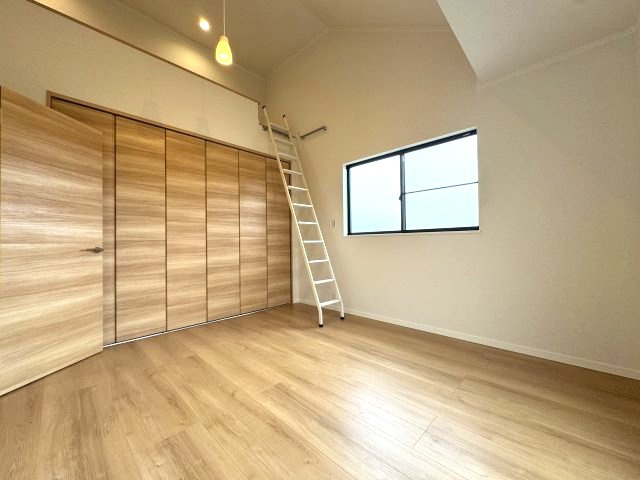 神戸市垂水区塩屋北町3丁目戸建の洋室