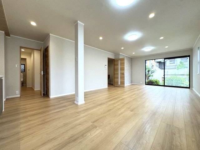 神戸市垂水区塩屋北町3丁目戸建の居間・リビング