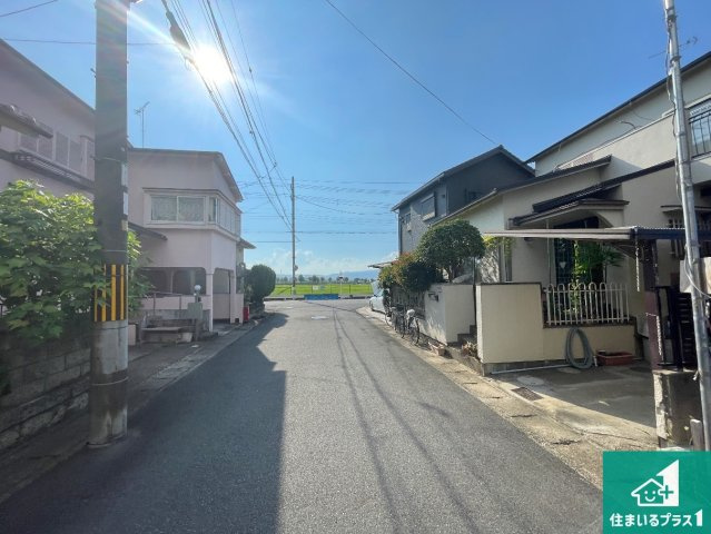 宇治市伊勢田町浮面　第1期　新築一戸建ての前面道路含む現地写真|周辺は落ち着いた街並みの住宅地！子育てがしやすい住環境です！気になることがありましたら、お気軽にお問い合わせください！
