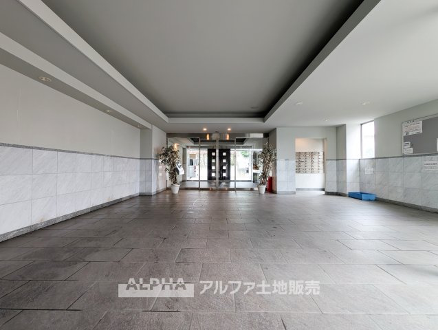 日神パレステージあきる野南のエントランス|【lobby】
◆ロビー◆共用部は管理の行き届いた綺麗なスペース。いつも明るく家族を、来客を出迎えてくれる大切な場所です。