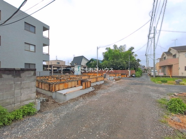 鴻巣市大間　新築一戸建て　2区画　01の前面道路含む現地写真|撮影：'26/07/17
