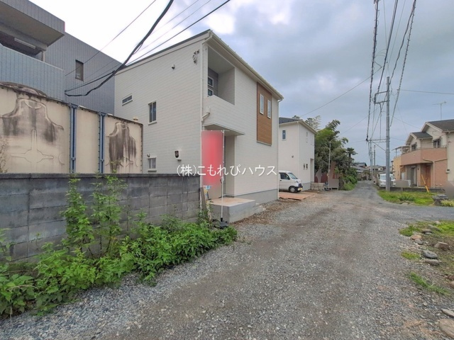 鴻巣市大間　新築一戸建て　2区画　01の前面道路含む現地写真|撮影：'26/09/25