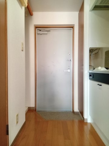 川崎市多摩区中野島６丁目の賃貸マンションの玄関