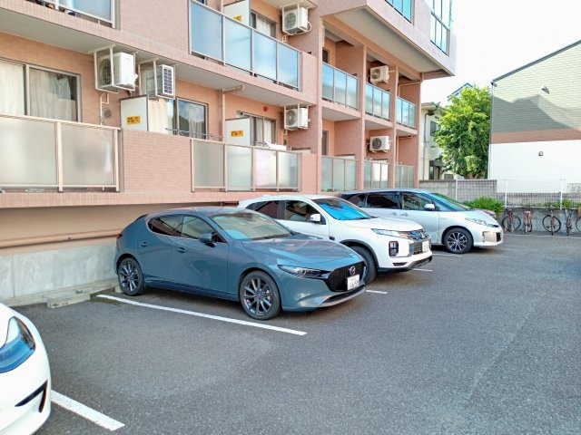 川崎市多摩区中野島６丁目の賃貸マンションの駐車場