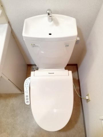 川崎市多摩区中野島６丁目の賃貸マンションのトイレ
