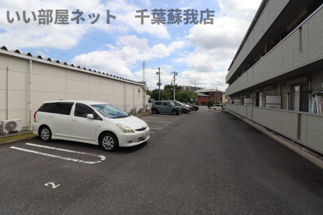 ルーチェの駐車場|駐車場があるので、車を買う予定の方も安心です