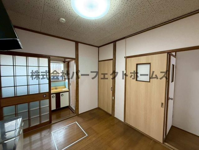 藤阪元町1丁目戸建　賃貸の居間・リビング|おしゃれな居間です