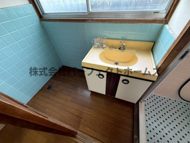 藤阪元町1丁目戸建　賃貸の洗面所|忙しい朝には欠かせない洗面所です