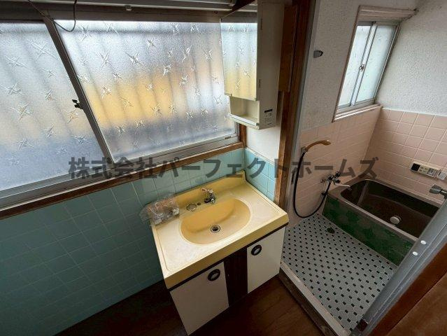 藤阪元町1丁目戸建　賃貸の独立洗面台|使いやすい独立洗面台です