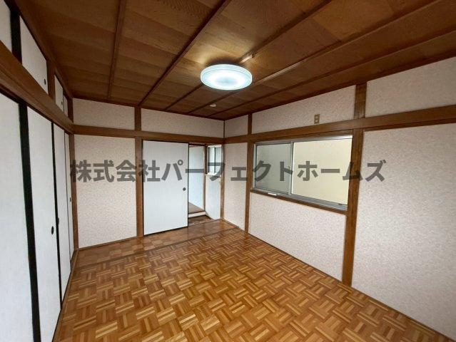 藤阪元町1丁目戸建　賃貸の洋室|落ち着いた色調の洋室です