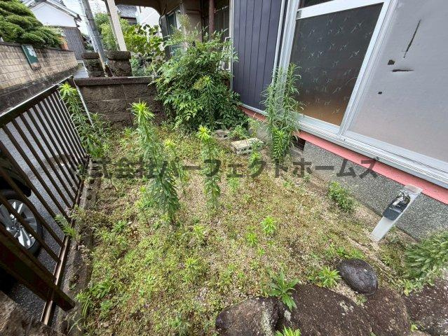 藤阪元町1丁目戸建　賃貸の庭|お庭でゆったりと過ごせます