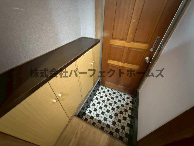 藤阪元町1丁目戸建　賃貸の玄関|きれいな玄関です