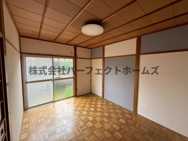 藤阪元町1丁目戸建　賃貸の洋室|落ち着いた色調の洋室です