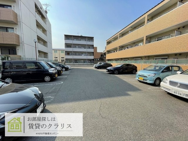 アエリア八条の駐車場