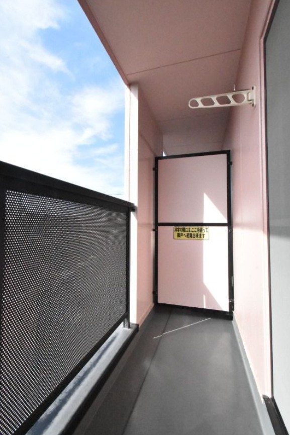 越谷市赤山町１丁目の賃貸マンションのバルコニー