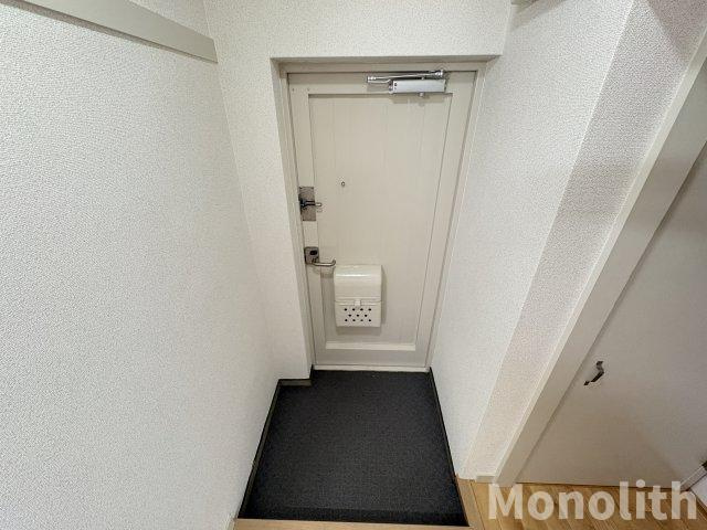 鶴山台18号棟の玄関