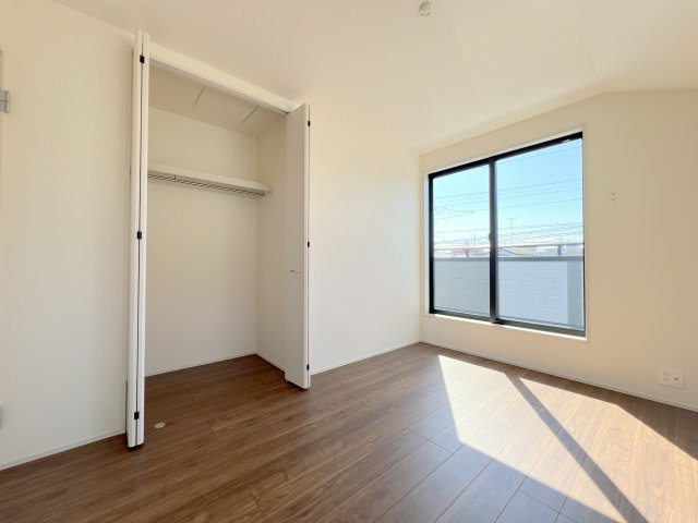 福生市福生　新築戸建全3棟の洋室|【洋室1】収納スペース