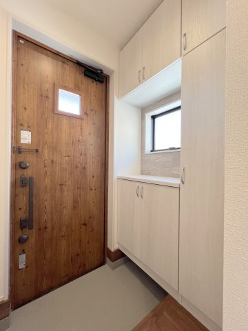 福生市福生　新築戸建全3棟の玄関|玄関がいつも片づく大容量シューズボックス