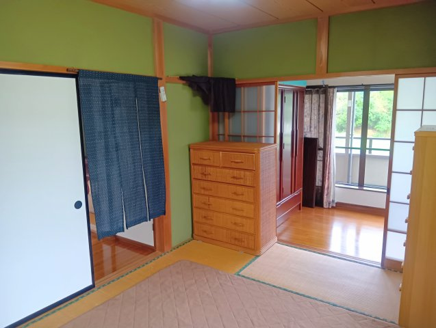 売中古戸建　藤枝市助宗の収納|和室の奥には広縁があり収納にも便利です！明るく風通しの良い空間で、四季を感じながら心地よく過ごせます。