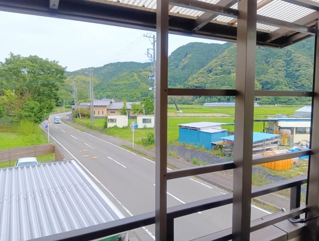 売中古戸建　藤枝市助宗の展望|バルコニーから広がるのどかな田園風景と山並み。自然に癒される、ゆったりとした暮らしが叶います。
