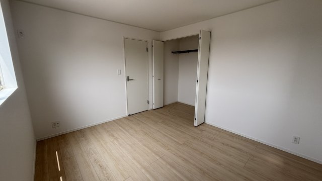 手城町3丁目　2/2の洋室