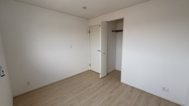 手城町3丁目　2/2の洋室