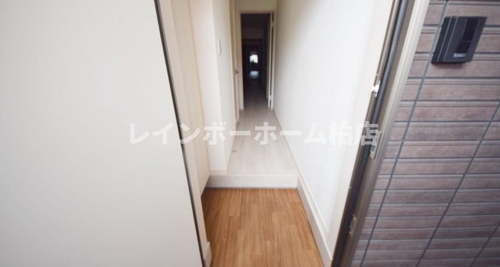 ＼＼【LINE連絡可】接客・申込・契約すべてオンライン完結可／／の玄関|※別部屋参考写真。