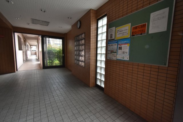 モアライフ酒井松のロビー