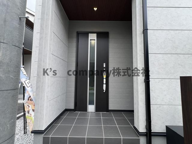 茅ヶ崎市ひばりが丘　新築戸建　2号棟の外観|玄関スペース☆アルコープ付き◇◇
