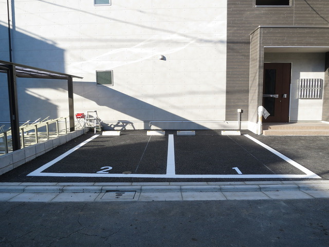 リブリ・プラムフィールドの駐車場|敷地内に駐車場があります♪