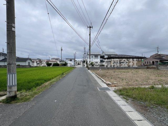 【商談中】奥州市水沢台町　土地の前面道路含む現地写真