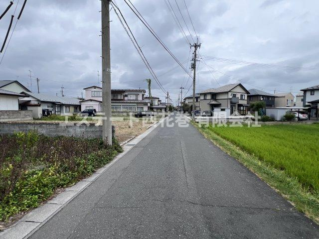 【商談中】奥州市水沢台町　土地の前面道路含む現地写真