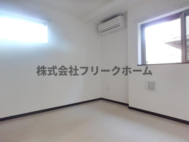 武蔵野市中町２丁目のアパートの居間・リビング