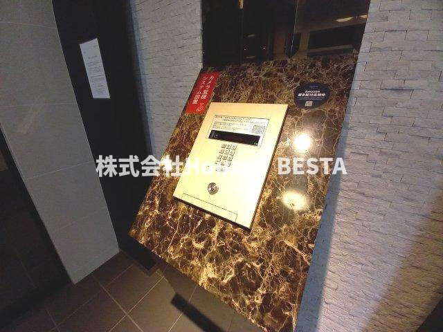 プレサンス新神戸駅前のエントランス