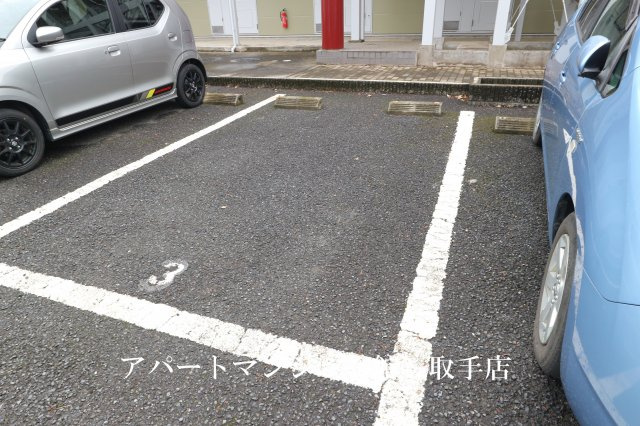 レオパレス湖北の駐車場