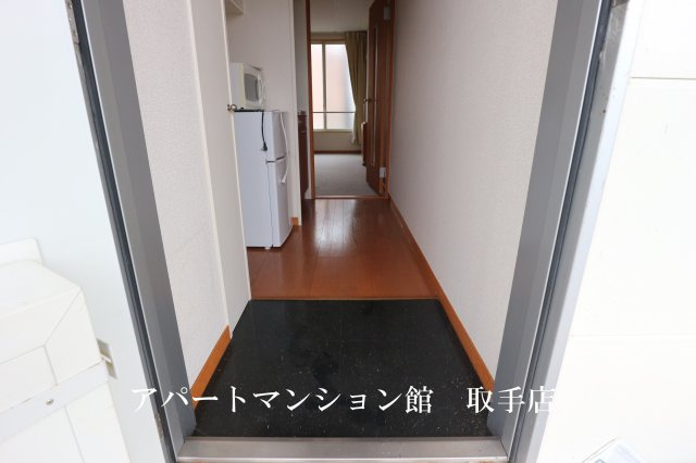 レオパレス湖北の玄関