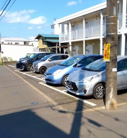 レオパレス湖北の駐車場