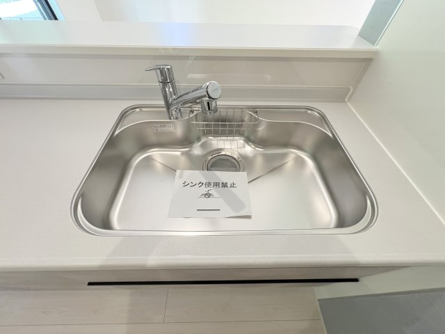 福生市福生　新築戸建全3棟のキッチン|浄水器付きシンク
