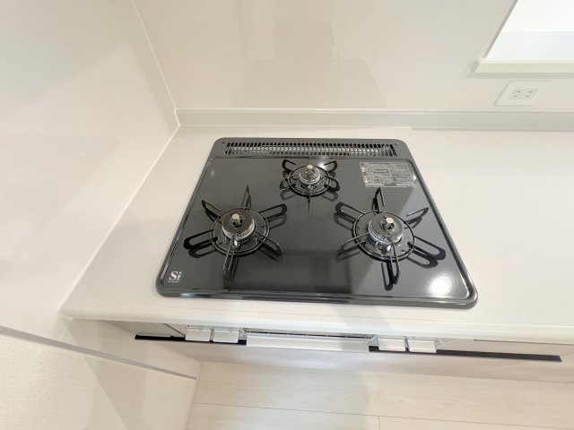 福生市福生　新築戸建全3棟のキッチン|三口ガスコンロ