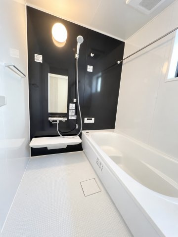 福生市福生　新築戸建全3棟の浴室|空気もこもらずいつもクリーンな浴室乾燥機付