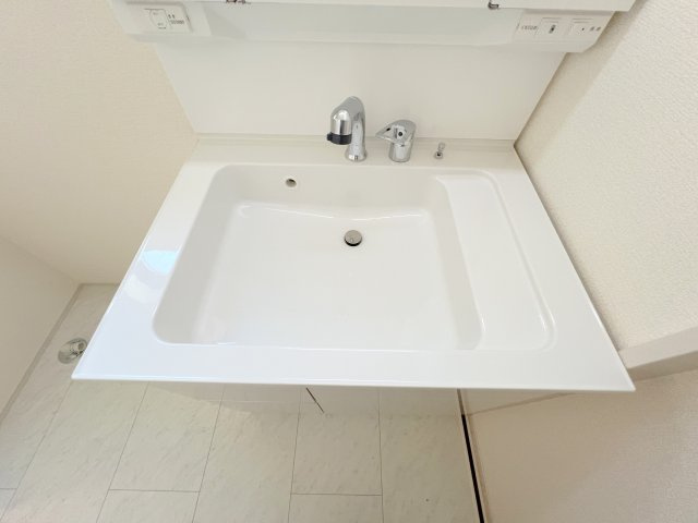 福生市福生　新築戸建全3棟の独立洗面台|シャワー付洗面台で快適な暮らし