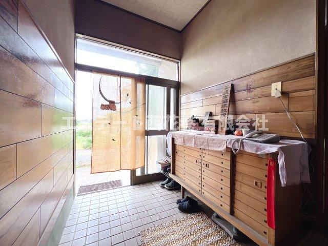 花巻市狼沢第4地割　土地建物の玄関
