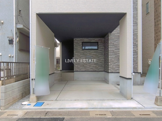 草加市谷塚町 新築分譲住宅の駐車場