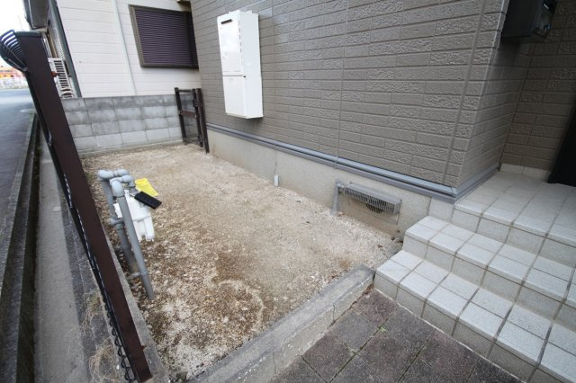 堀古タウンハウス　B棟の庭